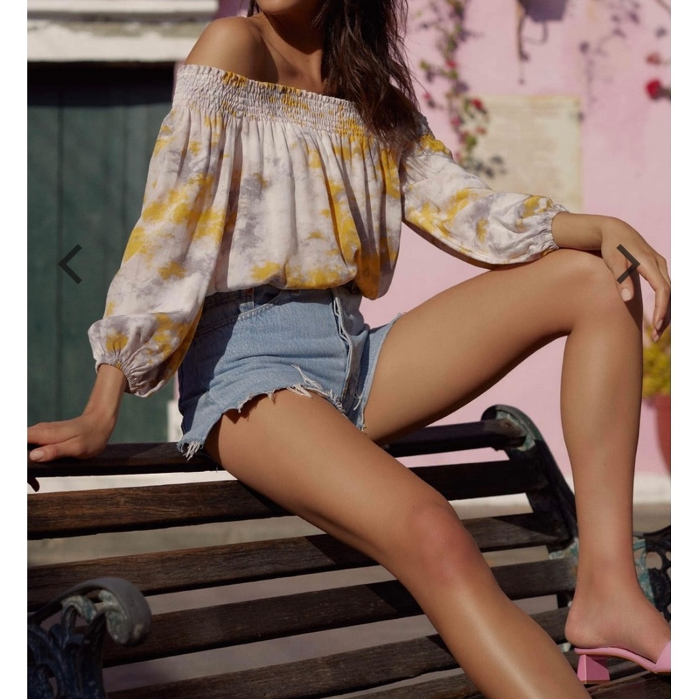 ASTR Daze off shoulder tie die top.